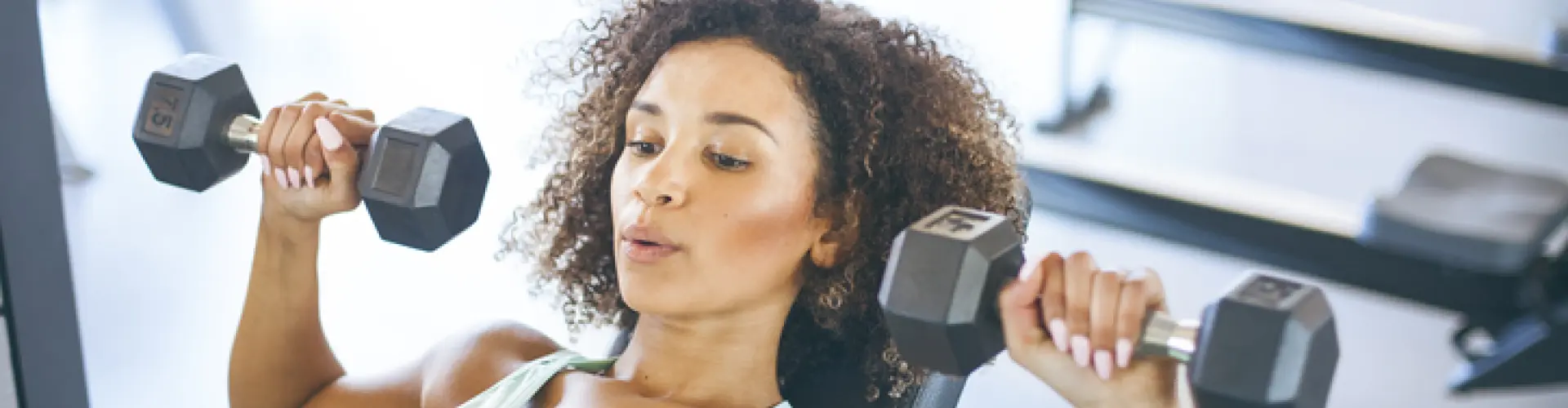 Latihan Ketahanan Tubuh dengan Dumbbell - Online Class by Patricia TenBroek